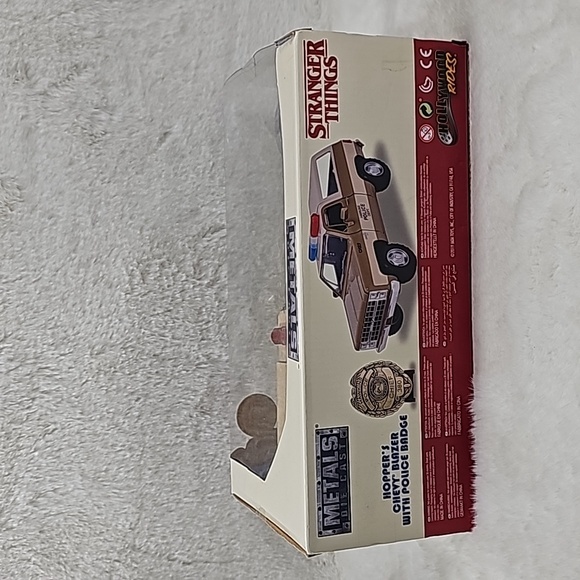 Metals Die Cast Stranger Things Hopper's Chevy Blazer With Police Badge - Picture 6 of 6